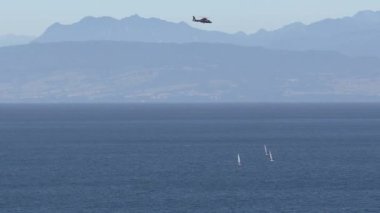 Güney Şili 'deki Frutillar şehrinin körfezindeki Llanquihue Gölü' ndeki Regattas 'ın bir HD' si.