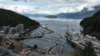 Britanya Kolumbiyası, Kanada 'da deniz manzaralı bir liman..