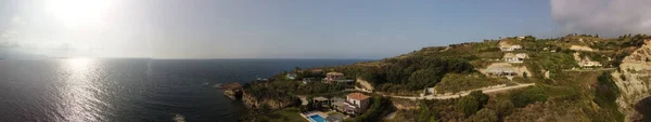 Een Panoramisch Uitzicht Het Landschap Met Huizen Aan Zee Een — Stockfoto