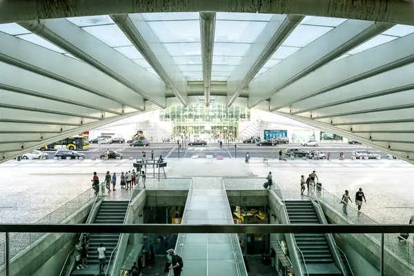 Modern Byggnad Oriente Med Promenadpassagerare Lissabon Portugal — Stockfoto