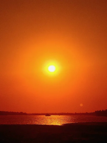 Vertikal Bild Vacker Solnedgång Över Havet — Stockfoto