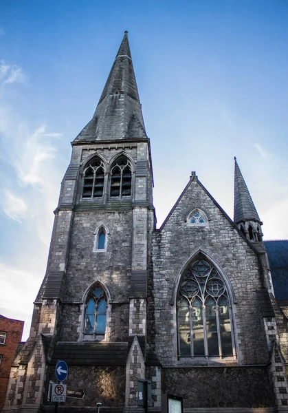 Eine Flache Aufnahme Der Andrew Church Dublin Vor Blauem Bewölkten — Stockfoto