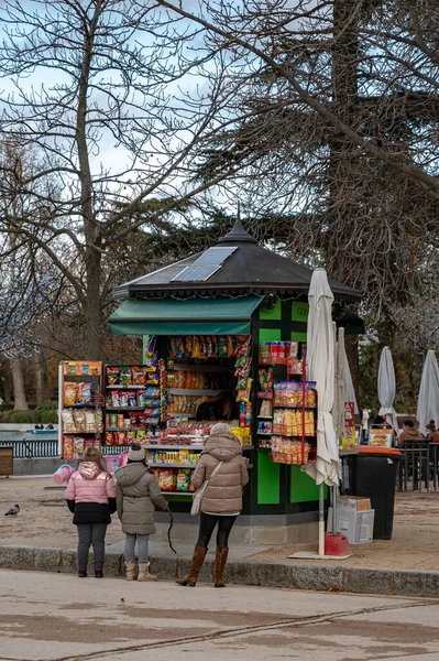 Candy Kiosek Parku Retiro Madridu — Stock fotografie