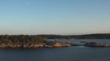 Kristians ve Felseninsel Vorbeifahrt mit Schiff