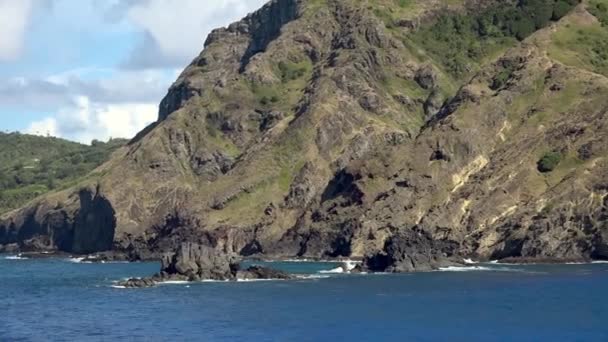 Pitcairn Die Hauptinsel Der Pitcairninseln Von See Aus Gesehen — Stockvideo