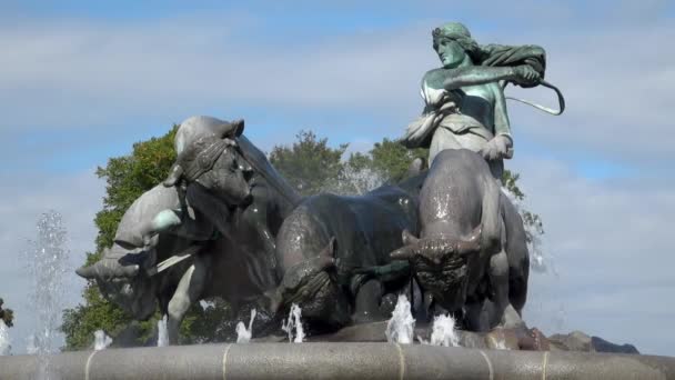 Gefion Brunnen Kopenhagen Gefionspringvandet Nahe Dem Kastell Von Kopenhagen Daenemark — Stockvideo