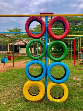 Sogakope, Gana 'daki renkli bir oyun alanının dikey çekimi.