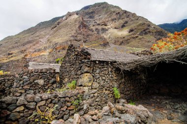 Terk Edilmiş Taş El Hierro Adası İspanya 'da Ortaçağ Köyü' nde Ev Yaptırdı