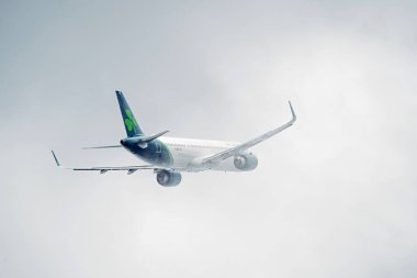 Aer Lingus Airbus A320 Dublin Havaalanı 'ndan havalandıktan sonra uçarken çekilmiş.
