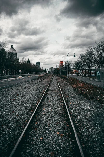 Tiro Vertical Uma Ferrovia Vazia Montreal Ontário Canadá Dia Sombrio — Fotografia de Stock