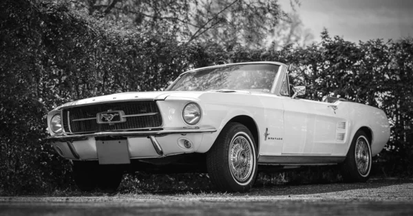 Ein Alter Oldtimer Ford Mustang Cabrio Oldtimer Freien — Stockfoto