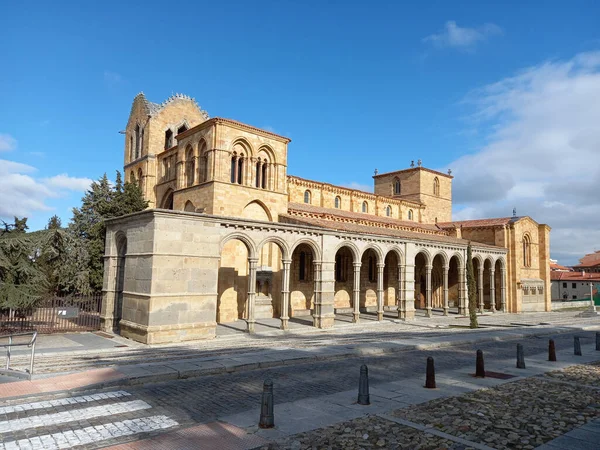 スペインのアビラにある歴史的な大聖堂デサンビセンテ — ストック写真