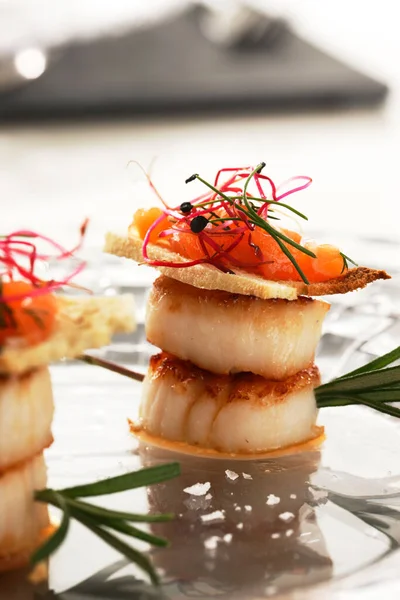 Vertical Shot Beautifully Served Dish Scallops — Stock Photo, Image