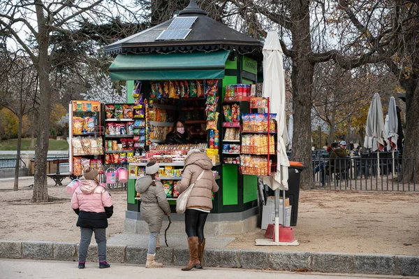 Een Candy Kiosk Het Retiro Park Madrid — Stockfoto