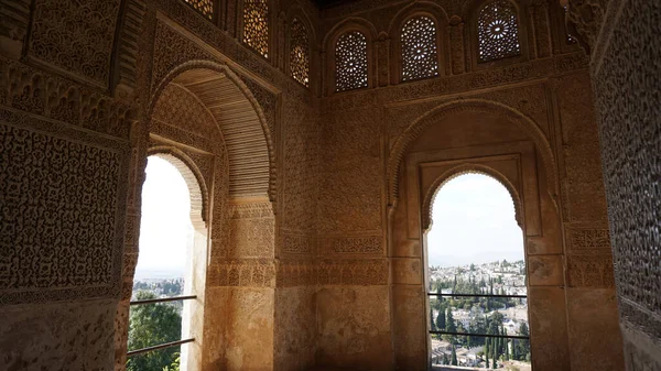 西班牙安达卢西亚格拉纳达Alhambra宫城墙上的阿拉伯裔细节美景 — 图库照片