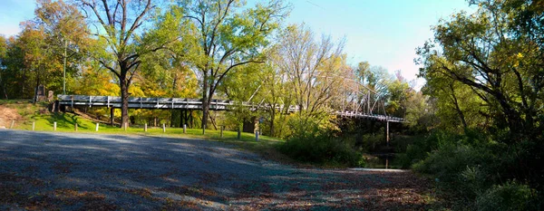Blick Auf Den Park Herbst Mit Einer Brücke Über Den — Stockfoto