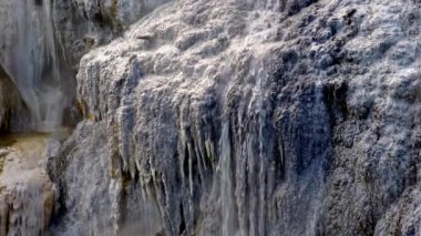 Detay vom Geyser Flat im Whakarewarewa Geothermalfeld in Rotorua, Neuseeland in Slo Motion