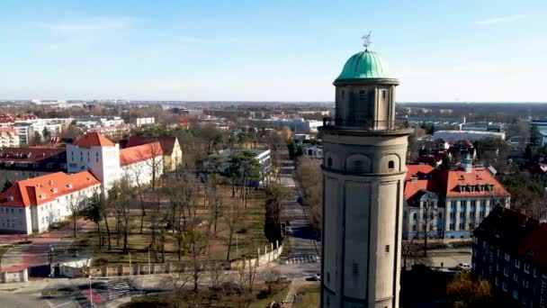 Drone Vliegt Watertoren Wroclaw — Stockvideo