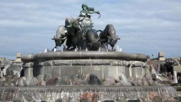Gefion Brunnen Kopenhagen Gefionspringvandet Nahe Dem Kastell Von Kopenhagen Daenemark — Stockvideo