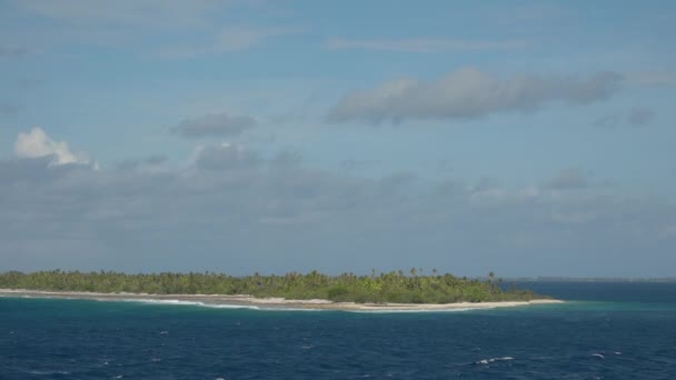 アウスファールト教会 ラグーン アウス ファカラヴァ環礁のスロ モーション — ストック動画