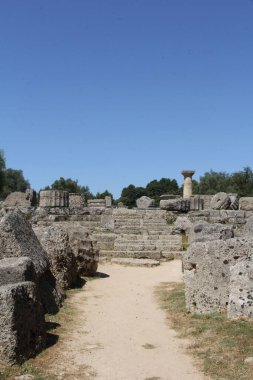 Yunanistan 'ın Moreloponnese kentindeki Olympia antik kazılarının dikey bir görüntüsü