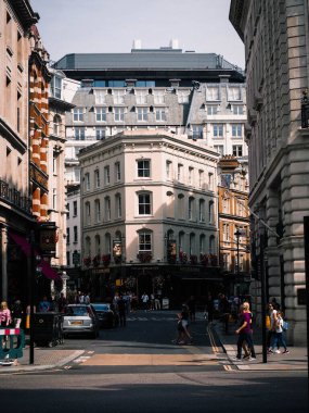 Londra 'nın merkezinde inanılmaz bir binanın fotoğrafı.