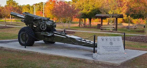 公园里的大炮 作为对美国军队的敬意 — 图库照片