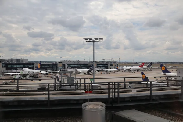 Flera Flygplan Flygfältet Flygplatsen — Stockfoto