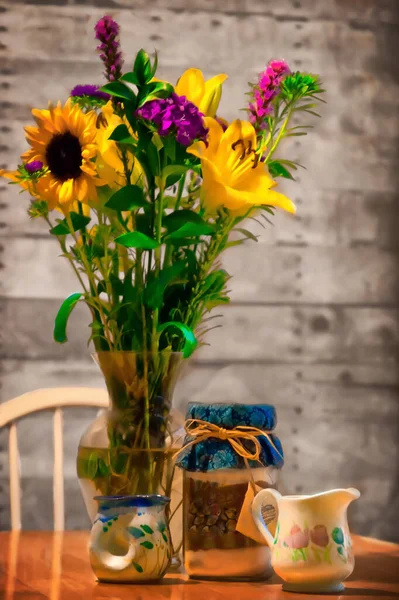 Tiro Vertical Vaso Com Várias Flores Amarelas Roxas Uma Mesa — Fotografia de Stock
