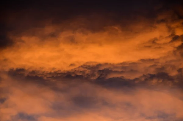 Molnlandskap Färgade Moln Vid Solnedgången Nära Havet — Stockfoto