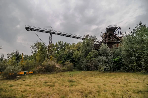 Övergivna Industriella Grus Quarry Och Sandsten Raffinaderier — Stockfoto