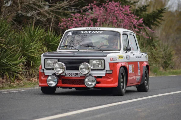 经典的小车在沥青反弹 Simca 1000 Rallye — 图库照片