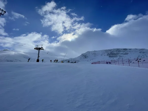 Зимовий Гірськолижний Курорт Вид Гірськолижними Схилами — стокове фото
