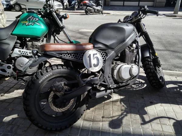 Klassisk Motorcykel Anpassad Till Café Racer Parkerad Gatan Suzuki — Stockfoto