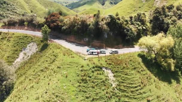 Aerial View Cars Parked Highway Surrounded Mountains Forest New Zealand — Stock Video