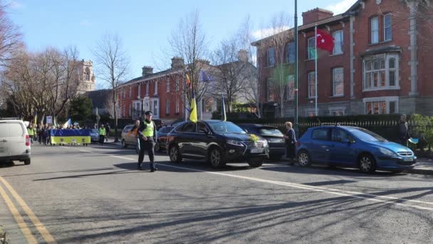 Uma Filmagem Protesto Guerra Para Parar Guerra Ucrânia Dublin Irlanda — Vídeo de Stock