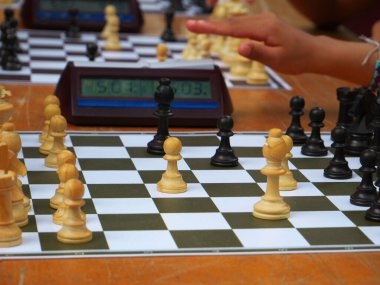 Turnuva sırasında çekilen güzel bir satranç fotoğrafı.