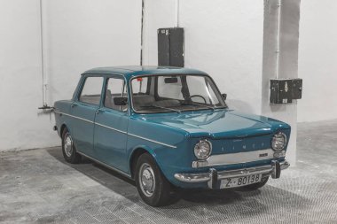 Park yerine park etmiş eski bir İspanyol arabası. Simca 1000