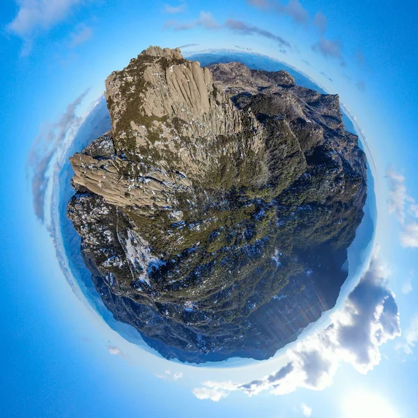 360 Градусний Панорамний Повітряний Дрон Знятий Планети Земля Біля Гори — стокове фото