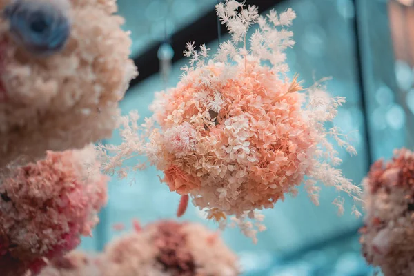 Low Angle Shot Pink Floral Decorations Hanging Ceiling Ready Event — Stock Photo, Image