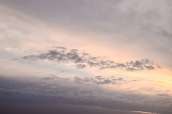 Wolkenlandschaft Bunte Wolken Bei Sonnenuntergang Der Nähe Des Ozeans — Stockfoto