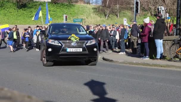 Een Beeldmateriaal Van Een Druk Oorlogsprotest Oorlog Oekraïne Dublin Ierland — Stockvideo