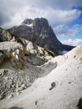 Campo Imperatore, Abruzzo, İtalya 'da bulutlu bir gün.