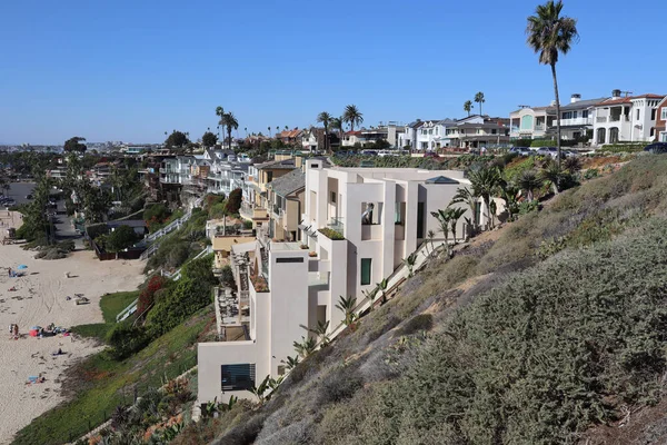 カリフォルニア州ラグナビーチに面した豪華な家の屋外ビュー — ストック写真