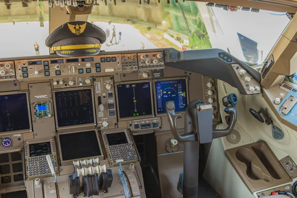 View Cockpit 747 Aircraft Captain Hat Avionics — Stock Photo, Image