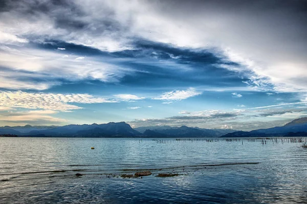 Красивый Снимок Озера Севере Италии — стоковое фото