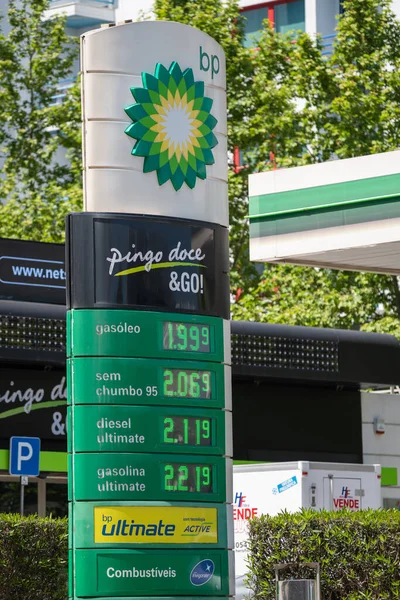 Plano Vertical Los Precios Del Combustible Portugal Gasolinera —  Fotos de Stock