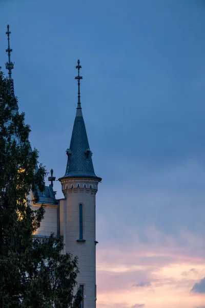 Disparo Vertical Una Torre Catedral Bajo Cielo Atardecer Iasi Rumania — Foto de Stock