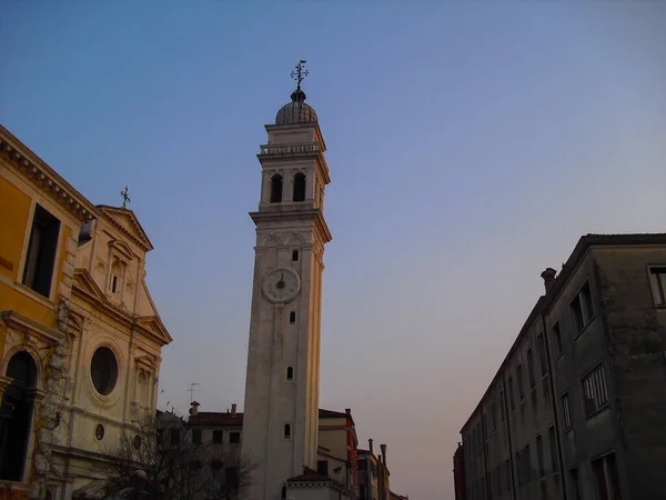 베네치아의 아래푸른 아래있는 그리스 교회의 게오르기 우스의 — 스톡 사진