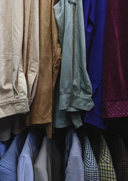 Close Camisas Vintage Coloridas Uma Loja — Fotografia de Stock